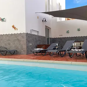 https://villa-pacifica-spacious-4-bedroom-family-villa-with.in-canary-islands.com